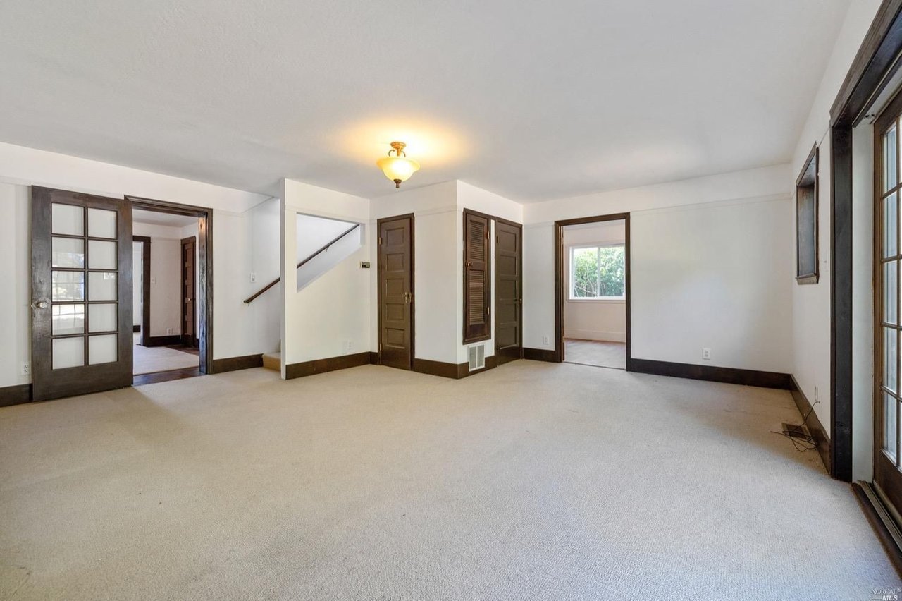 1132 Sir Francis Drake Blvd