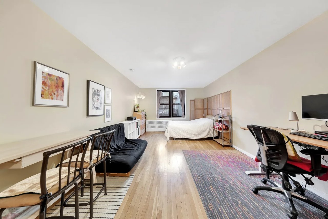 229 E 28th St #5C