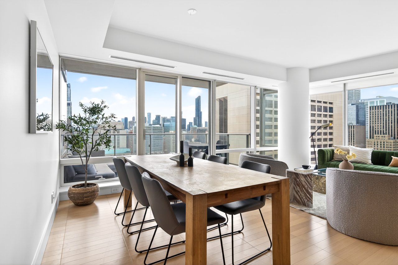 Suite 2806- 180 University Avenue