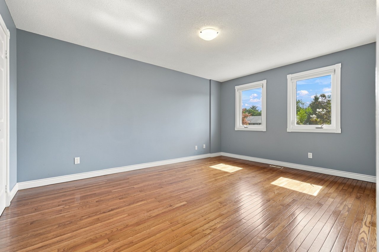 Executive home in Oakville's prestigious Glen Abbey community