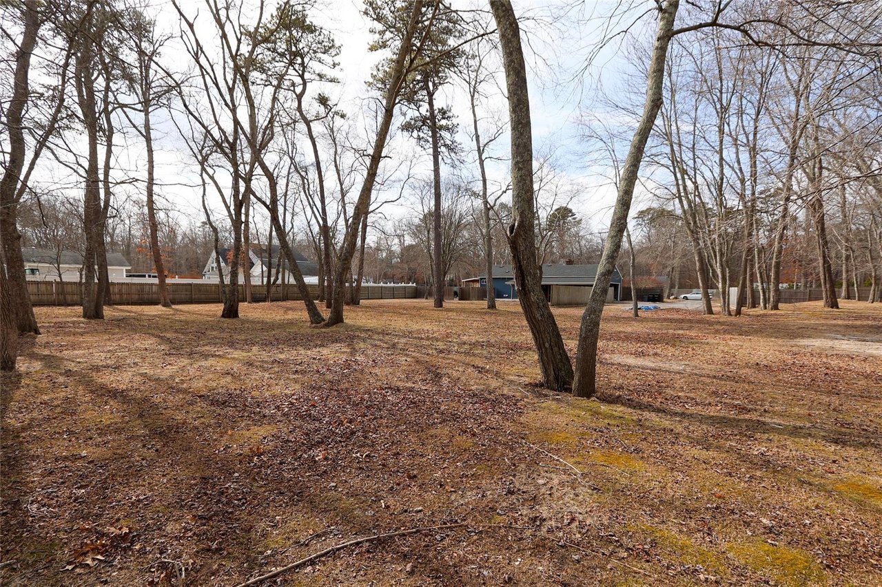 21 Peconic Rd
