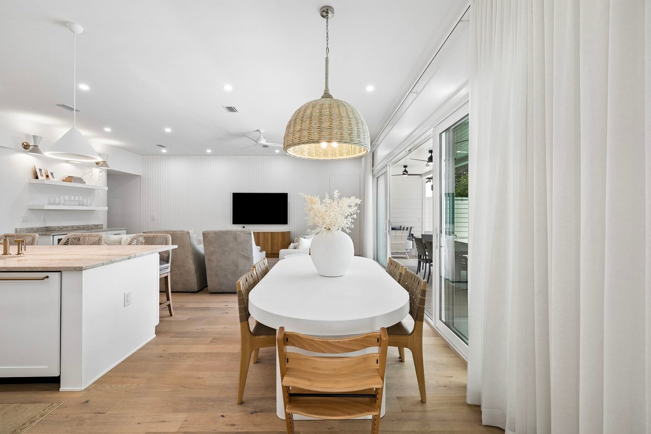 The Sand Cliffs Coastal Retreat