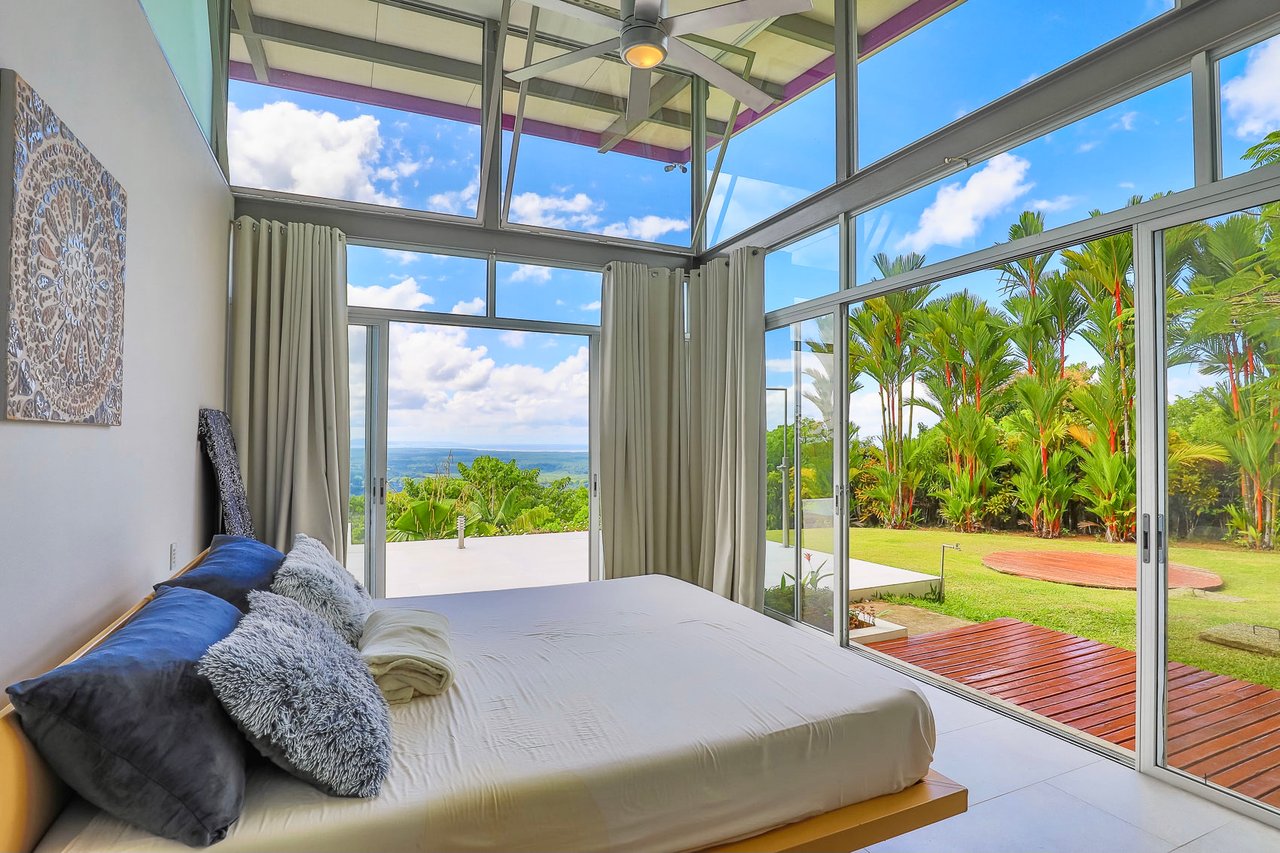 Bauhaus Modern Infinity Pool Home, Ojochal, Puntarenas