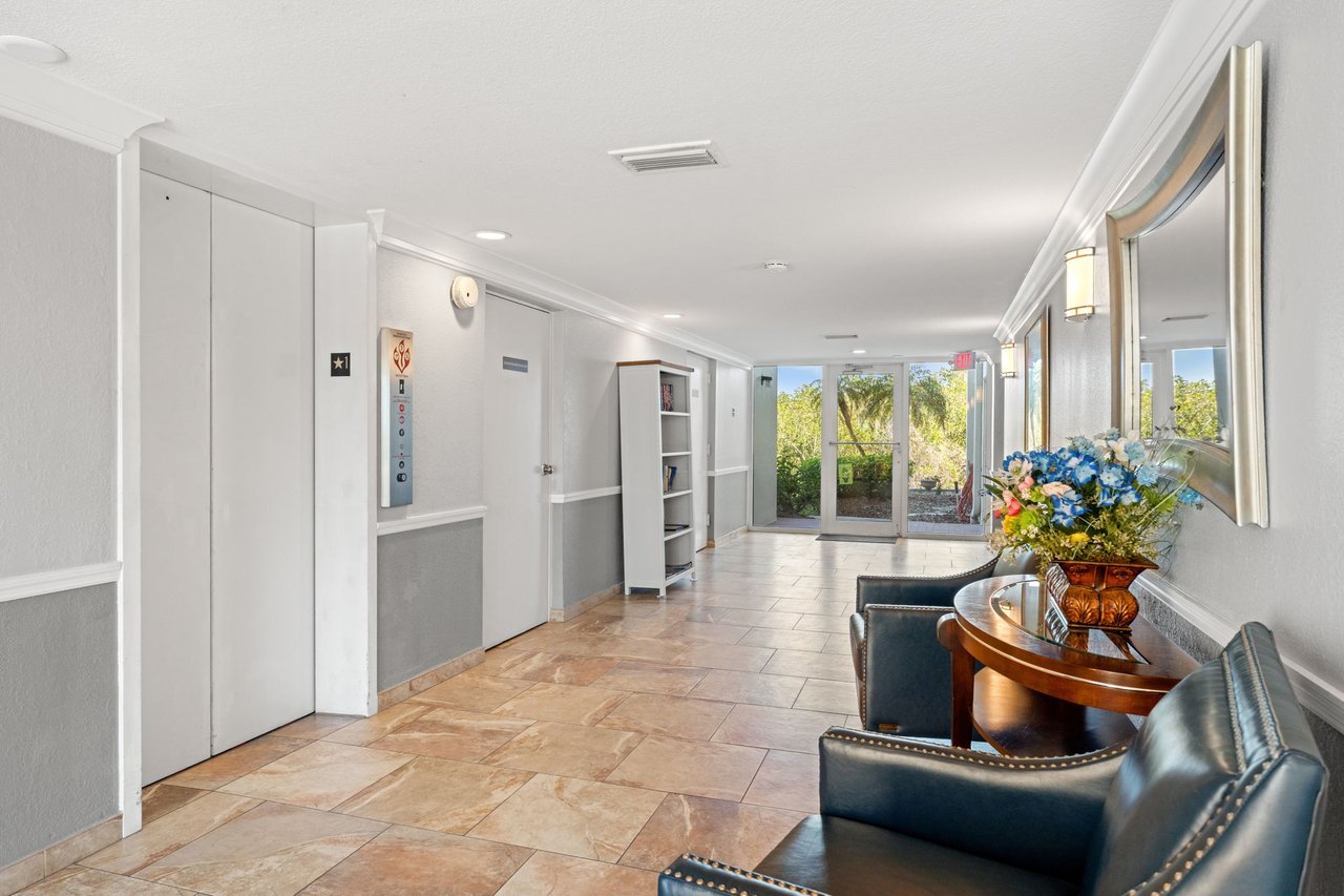 Upgraded 2-Bed Condo in Tarpon Springs with Scenic Views