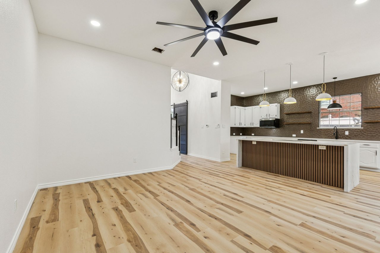 915 Inverness Circle