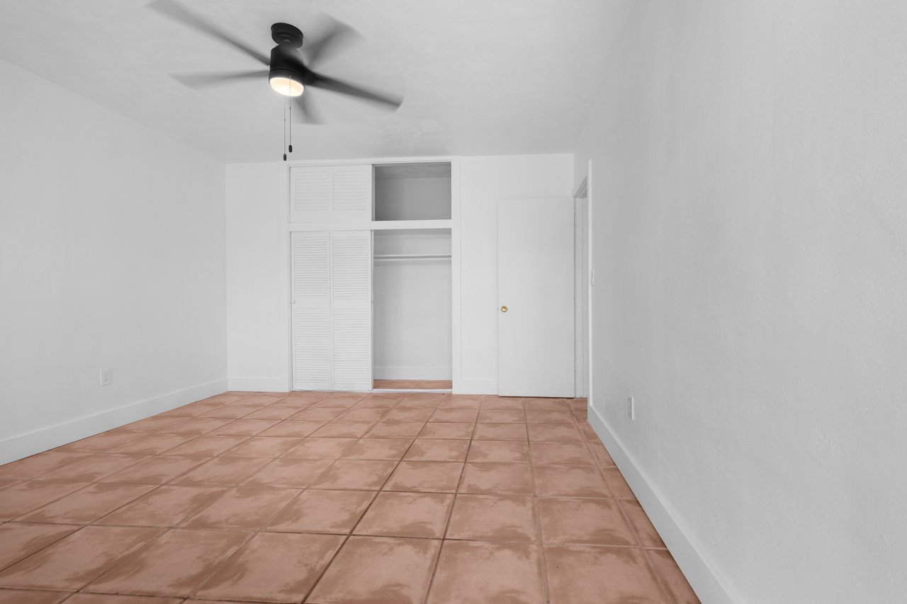 🌊 Waterfront One-Bedroom with Balcony – Miami Beach Lifestyle!