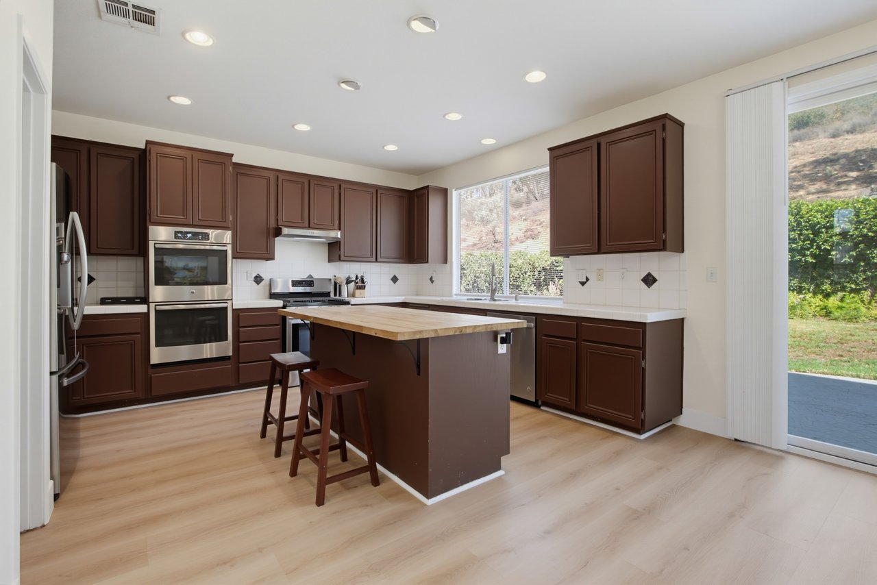 3350 Avocado Vista Ln