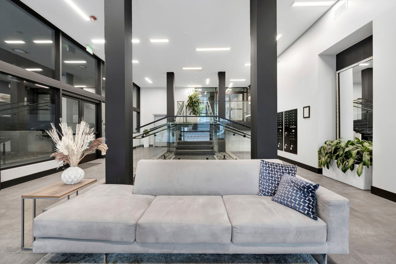 178 S Euclid Ave #301