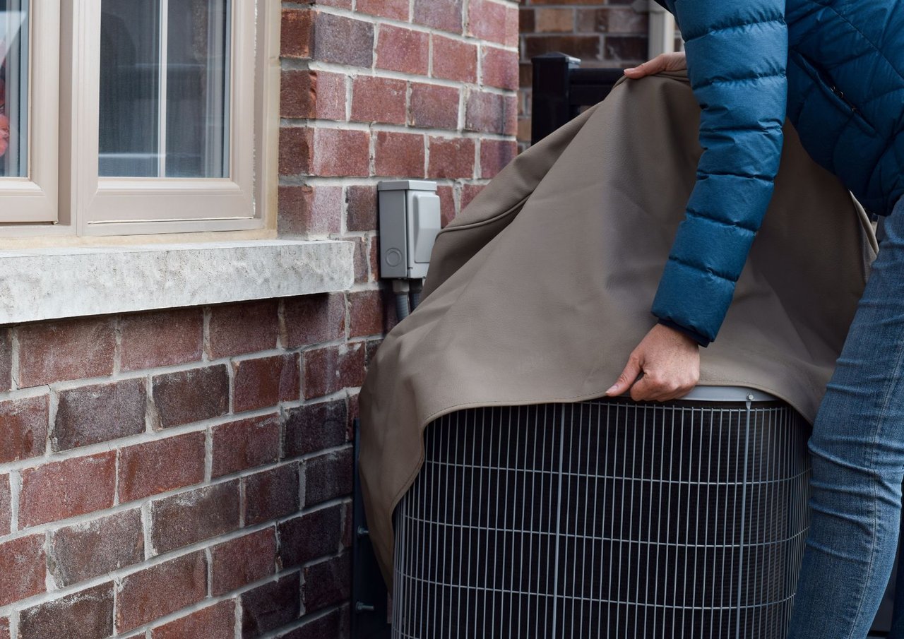 Buying a Home in Winter: Essential Tips for Cold-Weather House Hunting