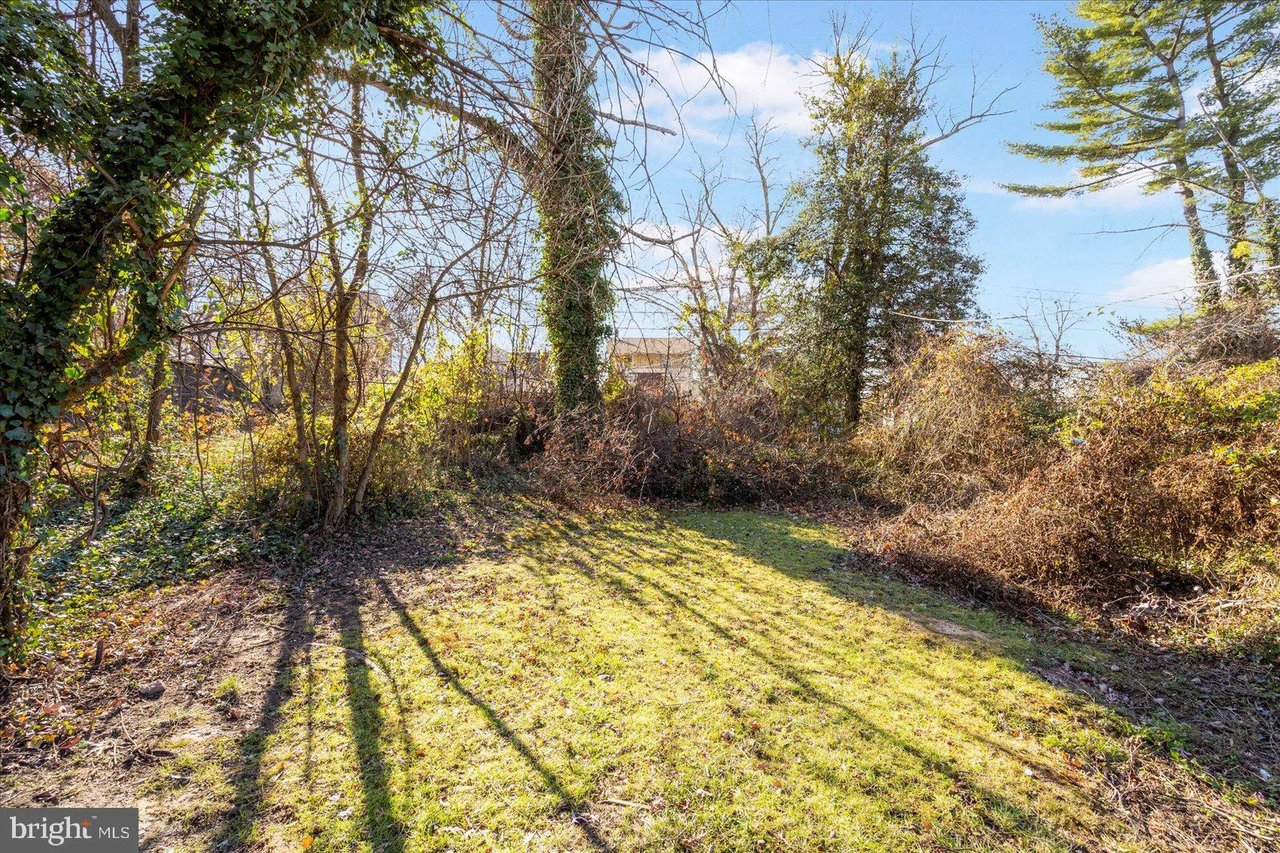 2725 E. Strathmore Ave