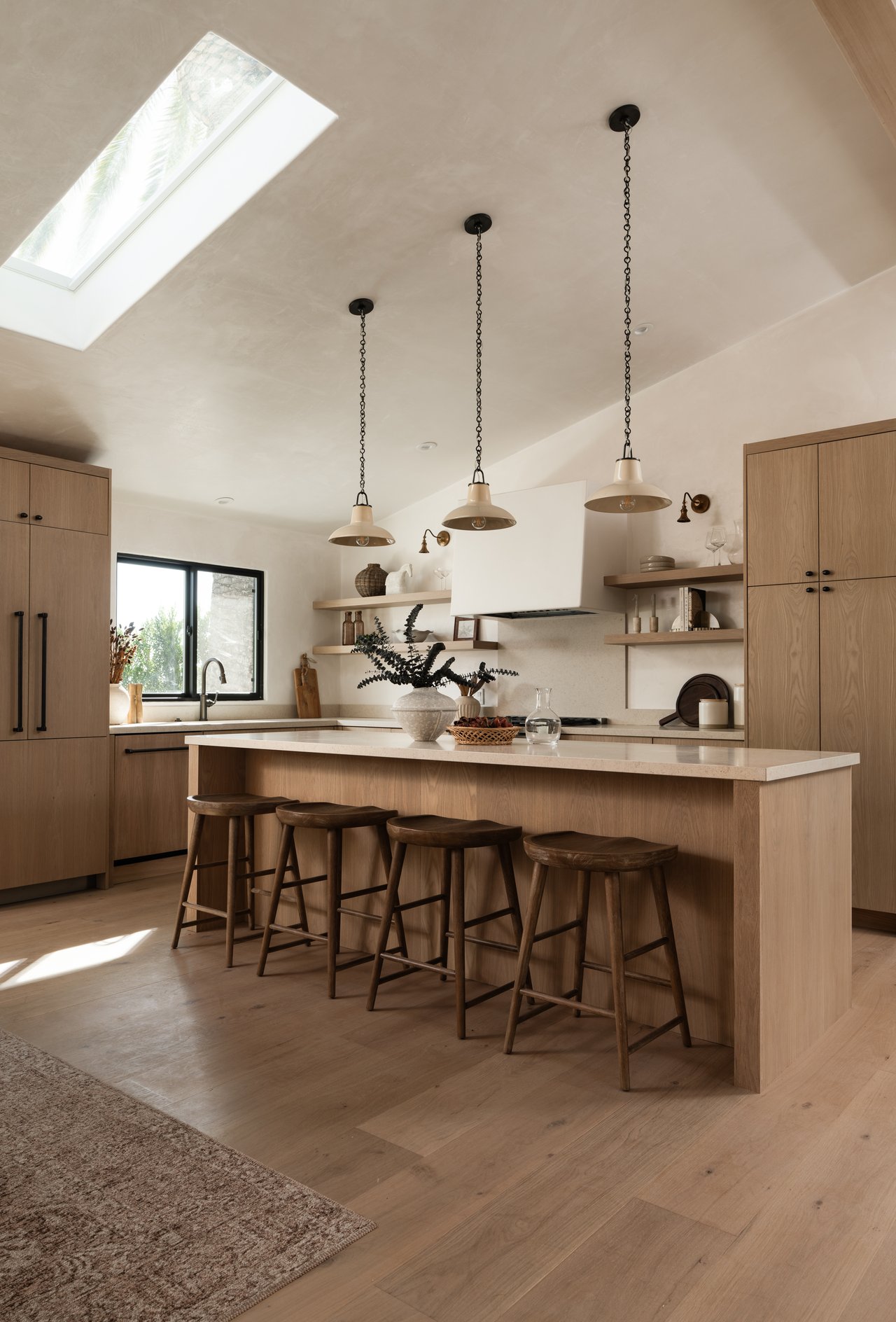 From Clutter to Chic: How to Stage Your Santa Barbara Home for a Standout Tour