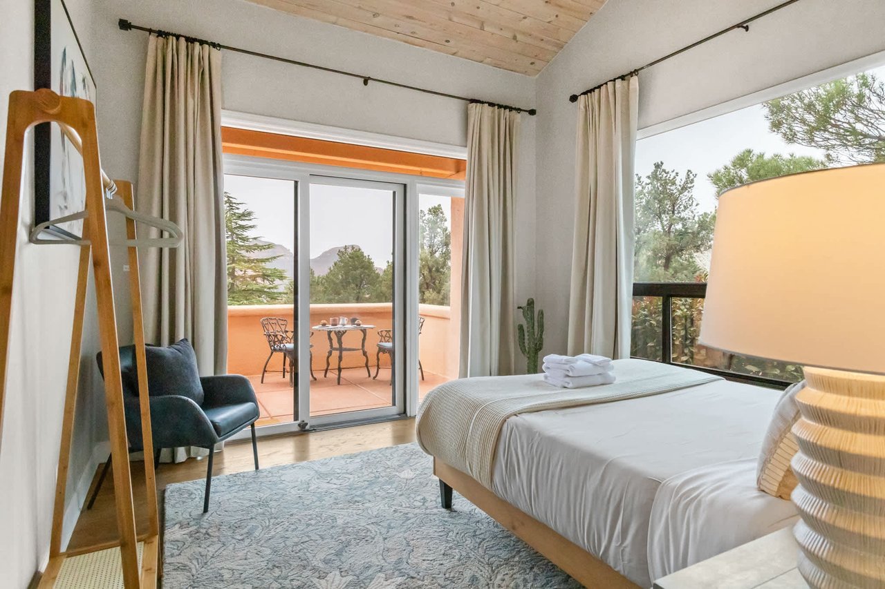 5 Bed, 3 Bath Uptown Sedona-Game Room-Sauna-Cold Plunge-Jacuzzi-Gym