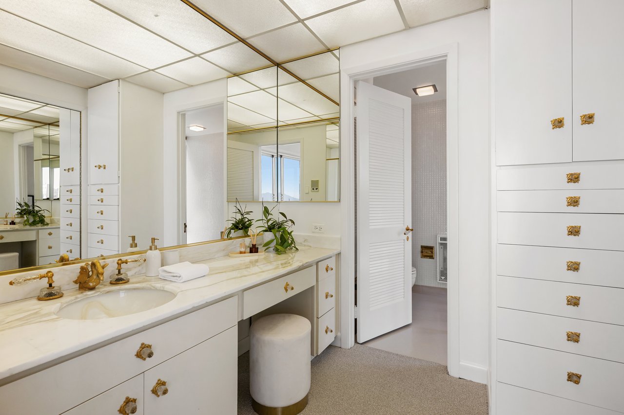 Marvelous Mid-Century View Apartment