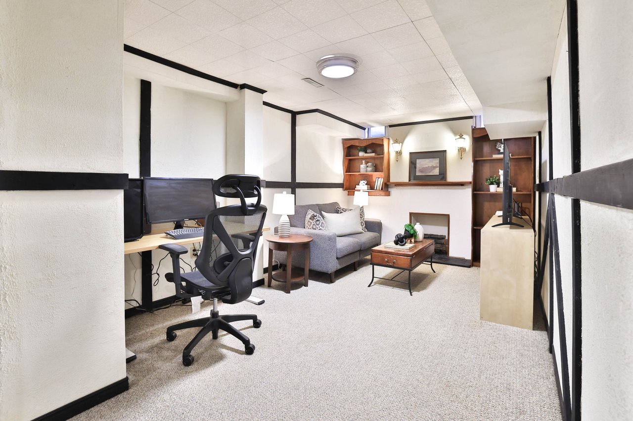 5255 Lakeshore Road 7