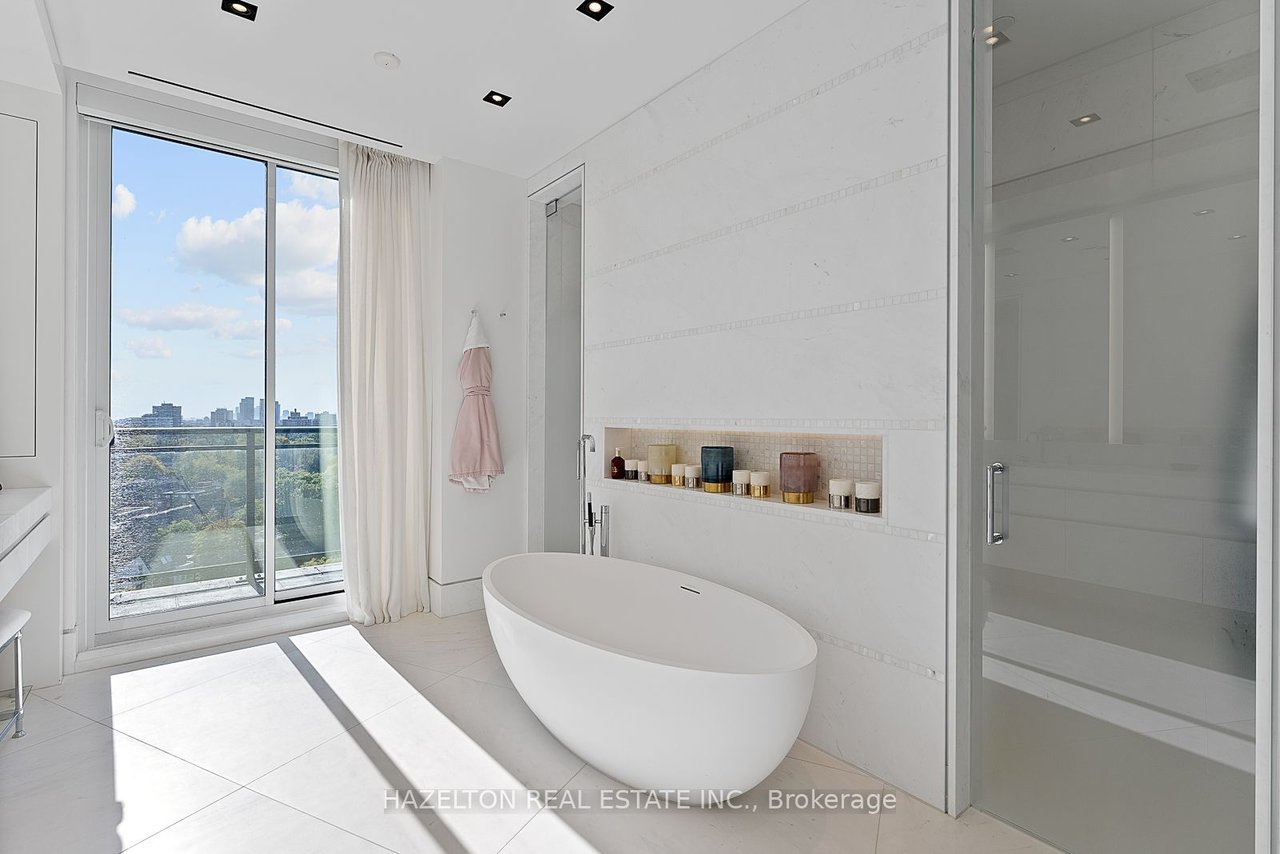 YORKVILLE'S PINACLE OF LUXURY PENTHOUSE