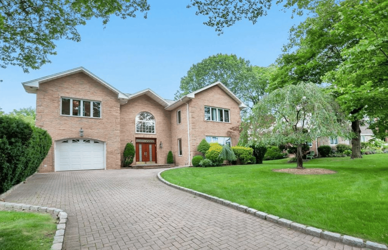 27 Circle Dr