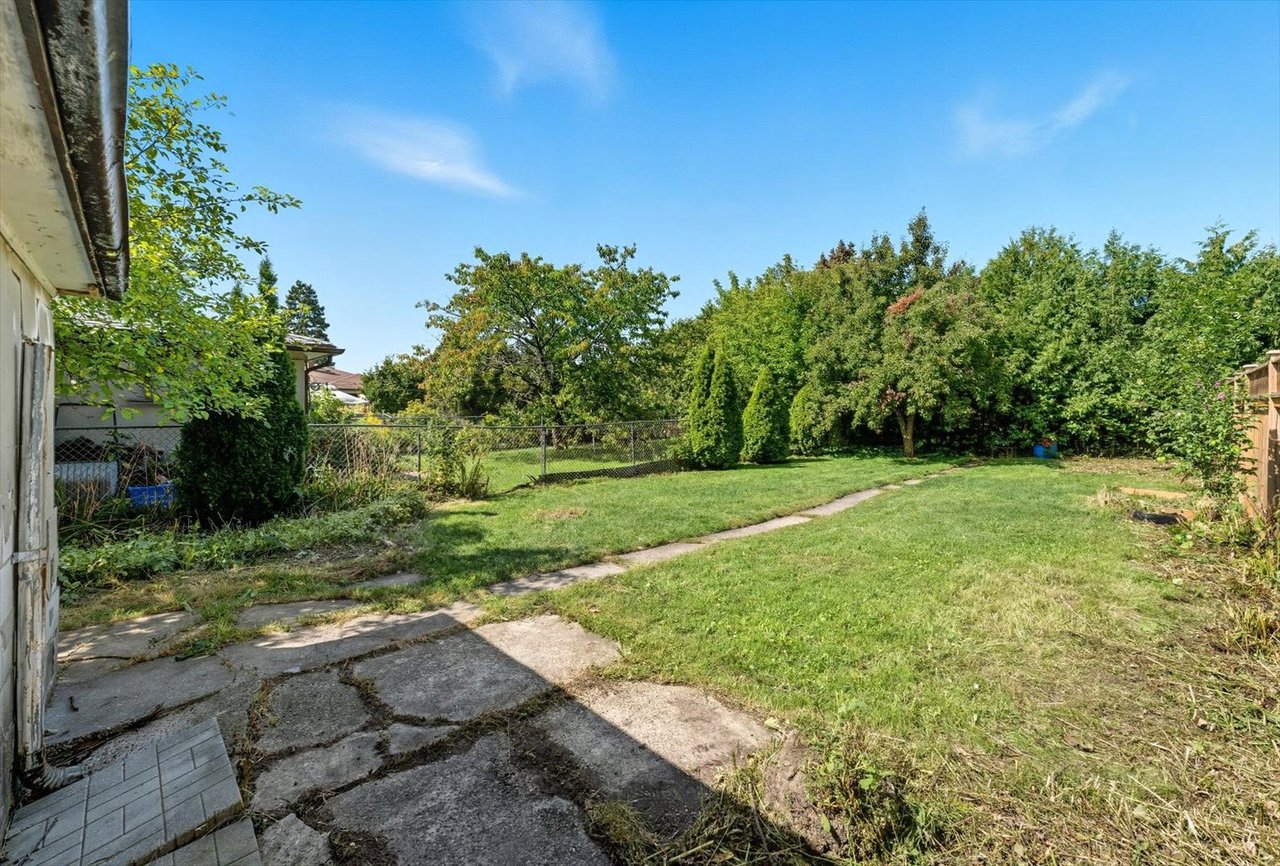 1624 Coram Cres