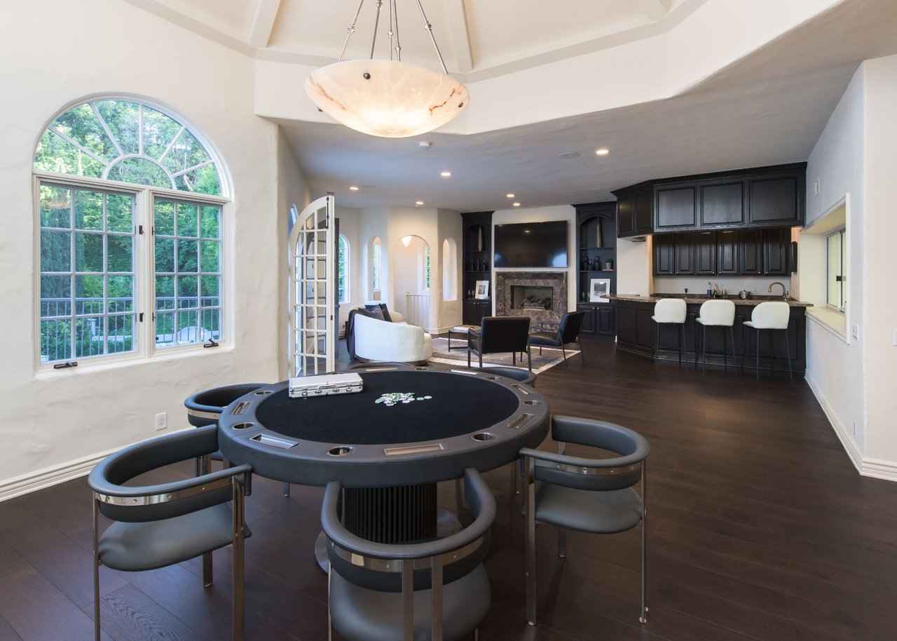 1275 Benedict Canyon Dr