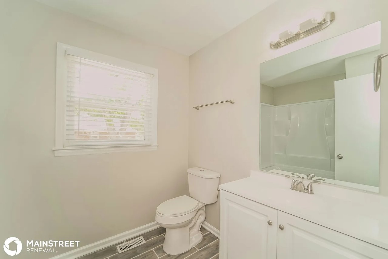6022 Farm Pond Ln