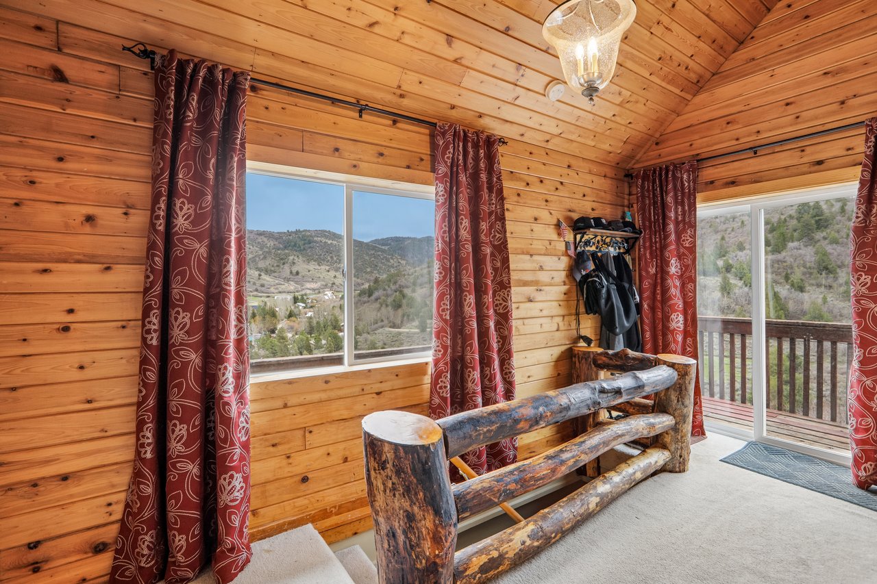 1538 Country Cir