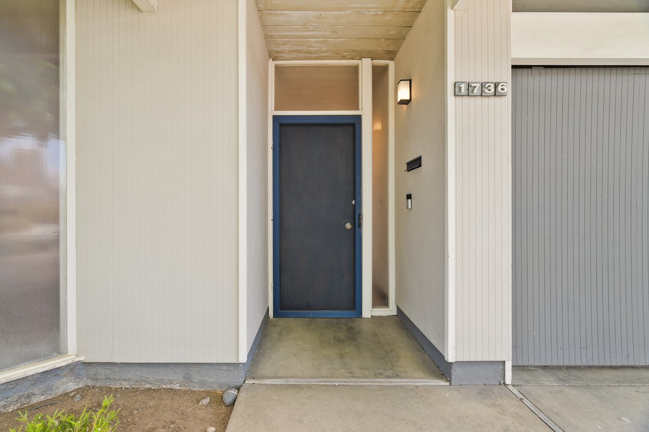 1736 Frobisher WAY
