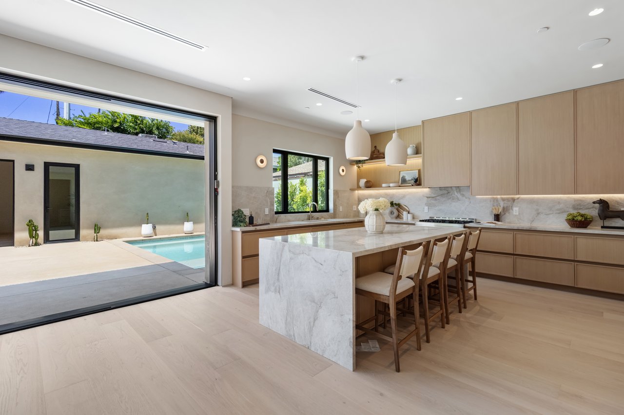 Addison St, 91436