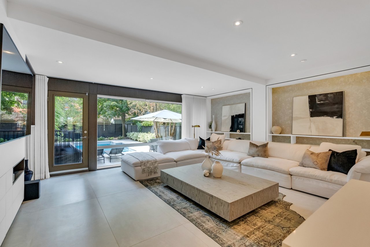 Gorgeous Upgraded Residence