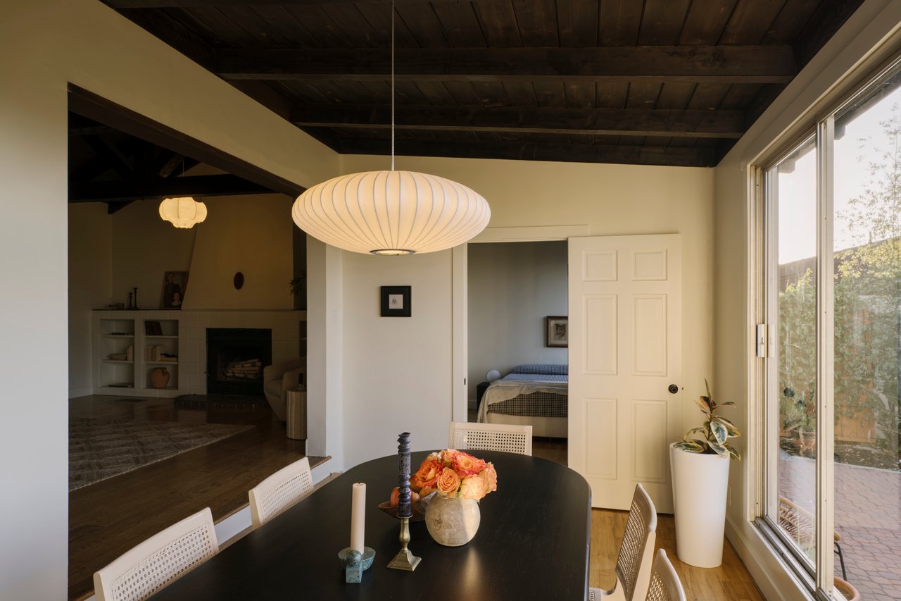 11764 Laurelcrest Drive in Studio City