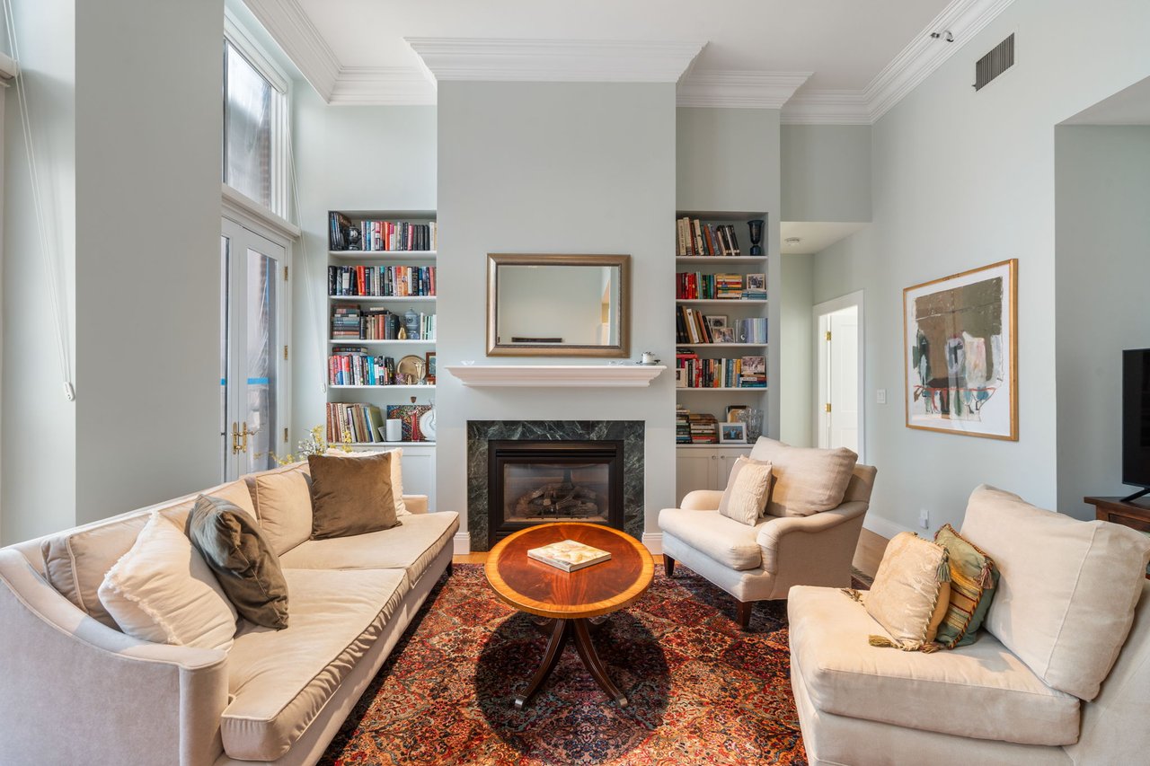 Exceptional Columbus Court Residence