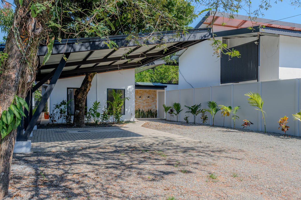 LOCATION,LOCATION, LOCATION – 3-BEDROOM VILLA STEPS FROM THE BEACH