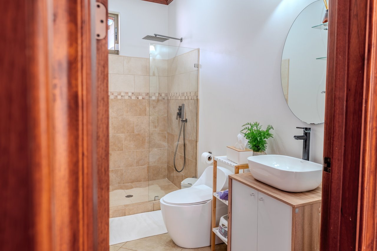 Luxury Home with Pool, Bar Area & Resort-Level Amenities | 5br, 4ba in Perez Zeledon 