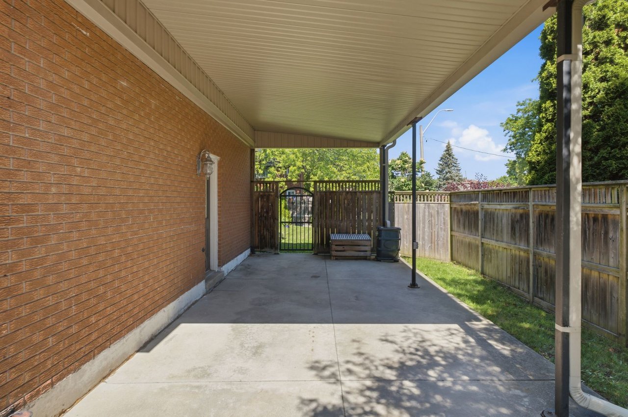2 Wedgewood Ave