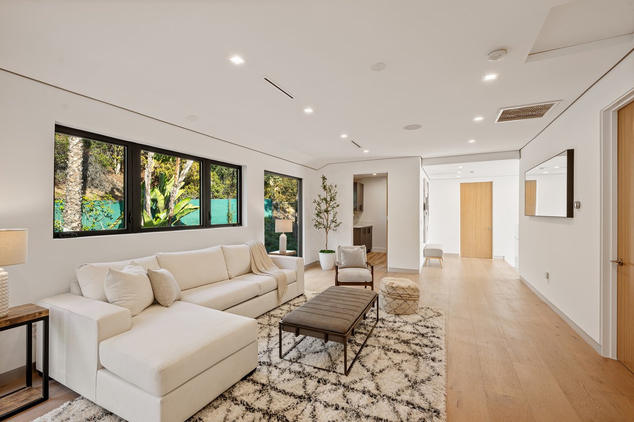 7911 Oceanus Dr, Hollywood HIlls