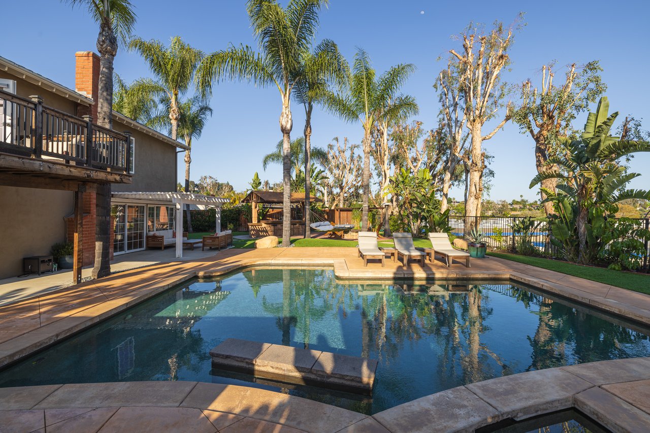 23965 Carrillo Dr