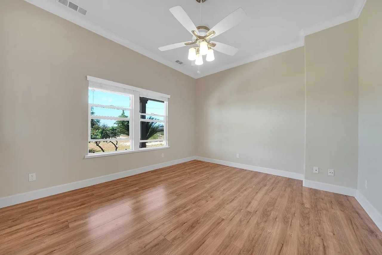 3221 Crestview Dr