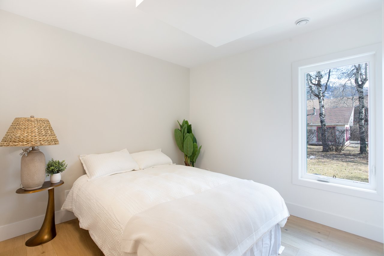 2(SE) - 833 6th Street