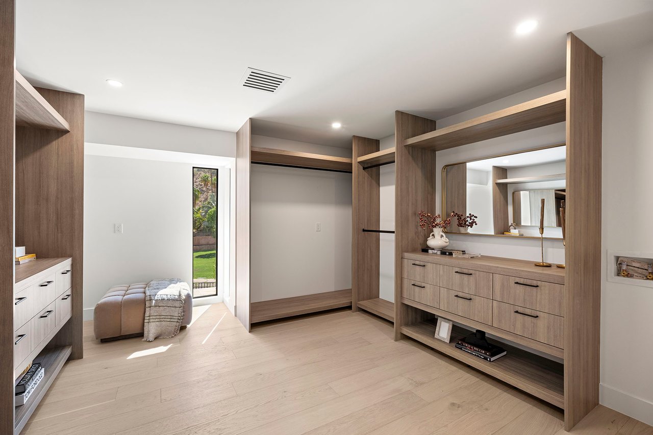 3500 E LINCOLN Drive 26