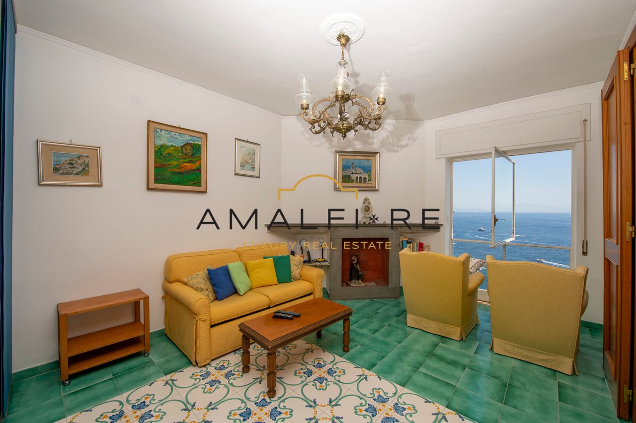 Amalfi Seafront Apartment