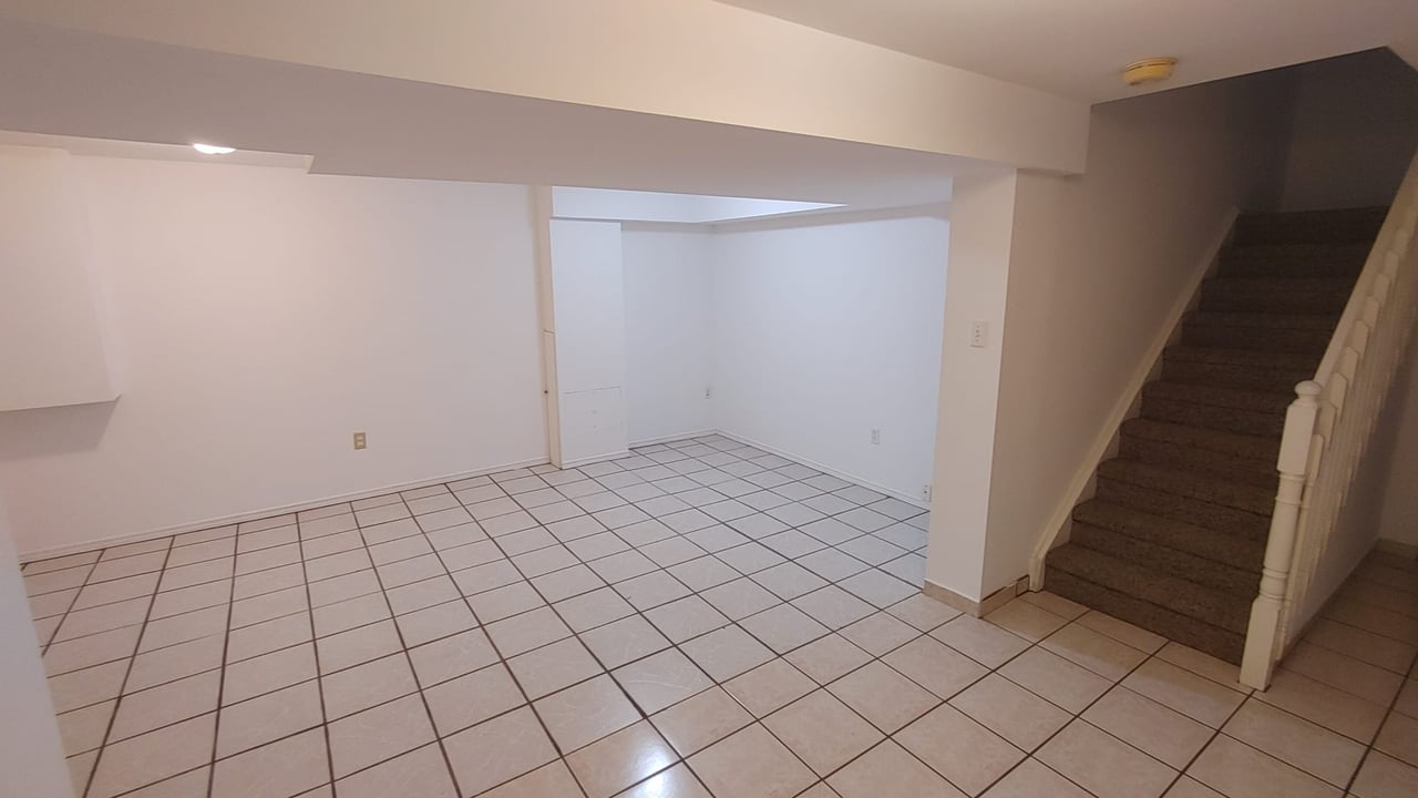 112 Trafalgar Square Lower