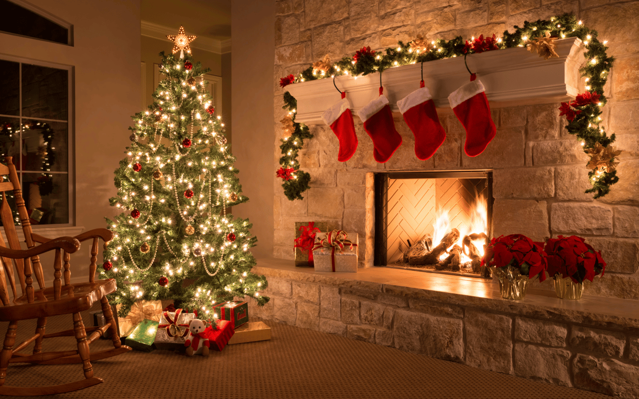 4 Best Spots in Your Home to Put a Christmas Tree (and Where to Avoid!)