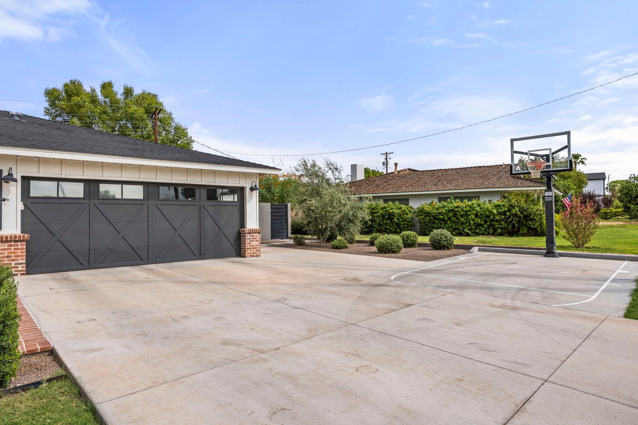 6152 E CALLE CAMELIA