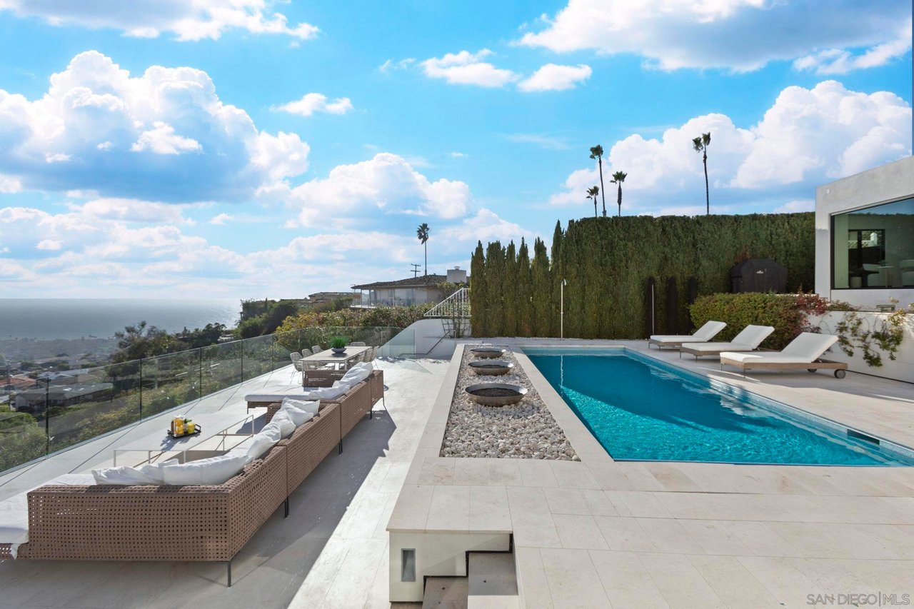 5811 Box Canyon Rd. La Jolla, CA