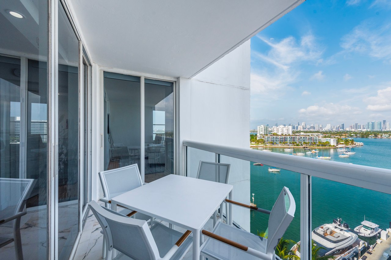 1800 Sunset Harbour 1202/04