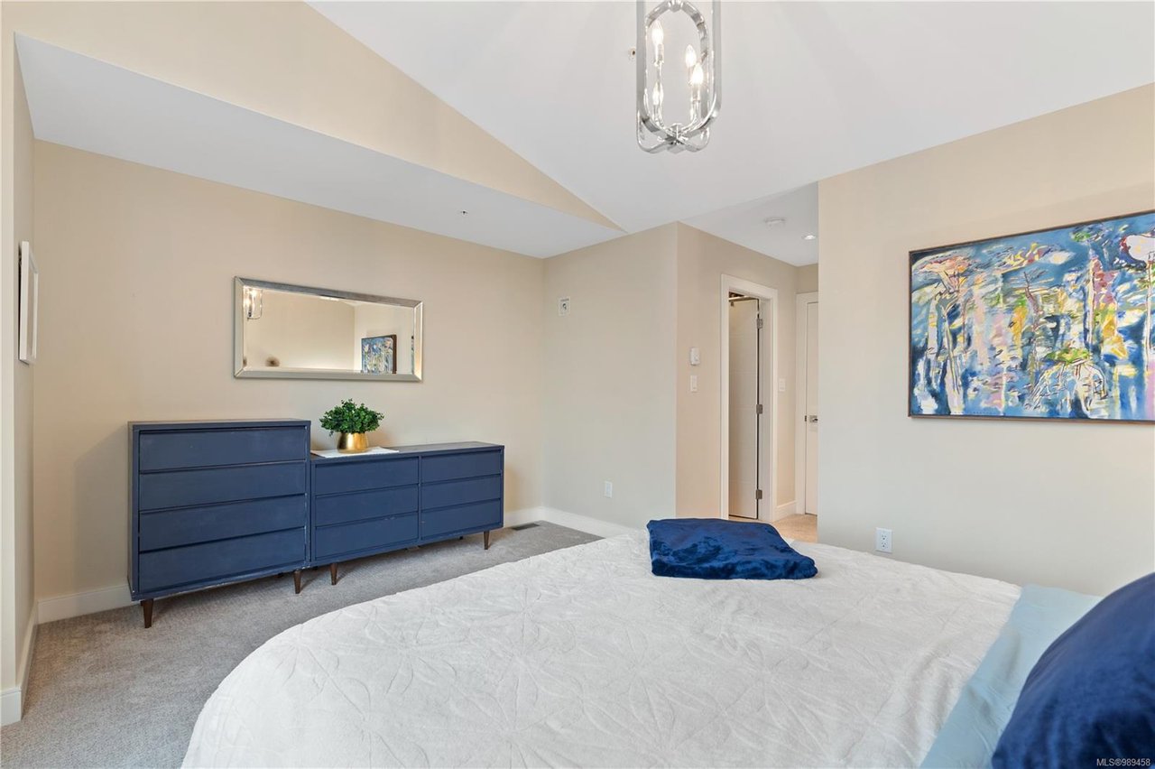 155-300 Phelps Ave