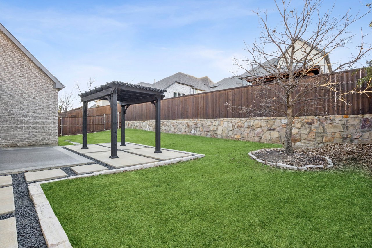 1001 Grassy Shore Ln