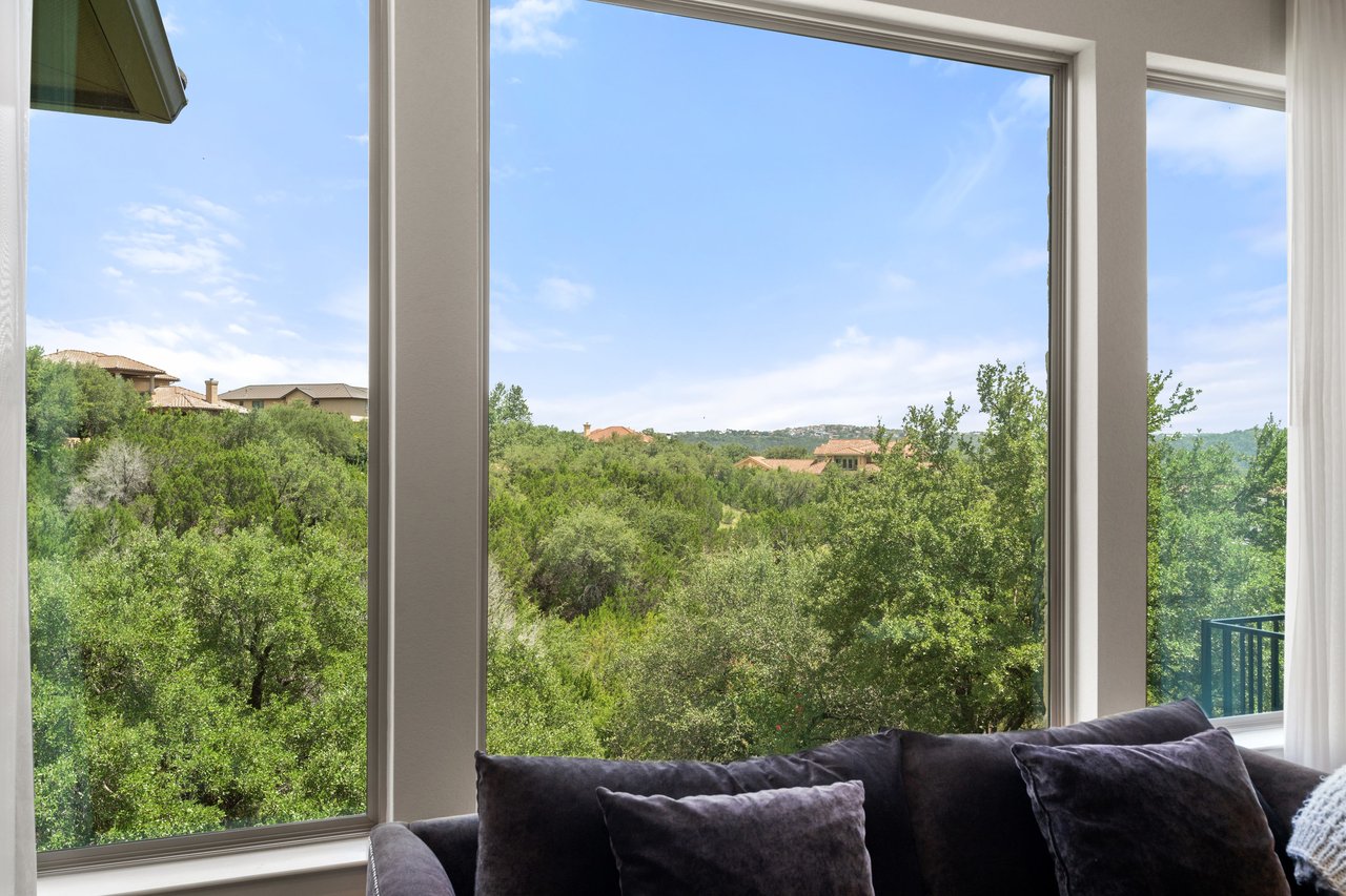 Modern Transitional Luxury Home in Gated Bluffs of Steiner Ranch | Lake Austin Access + Hill Country Views | $1.9MM