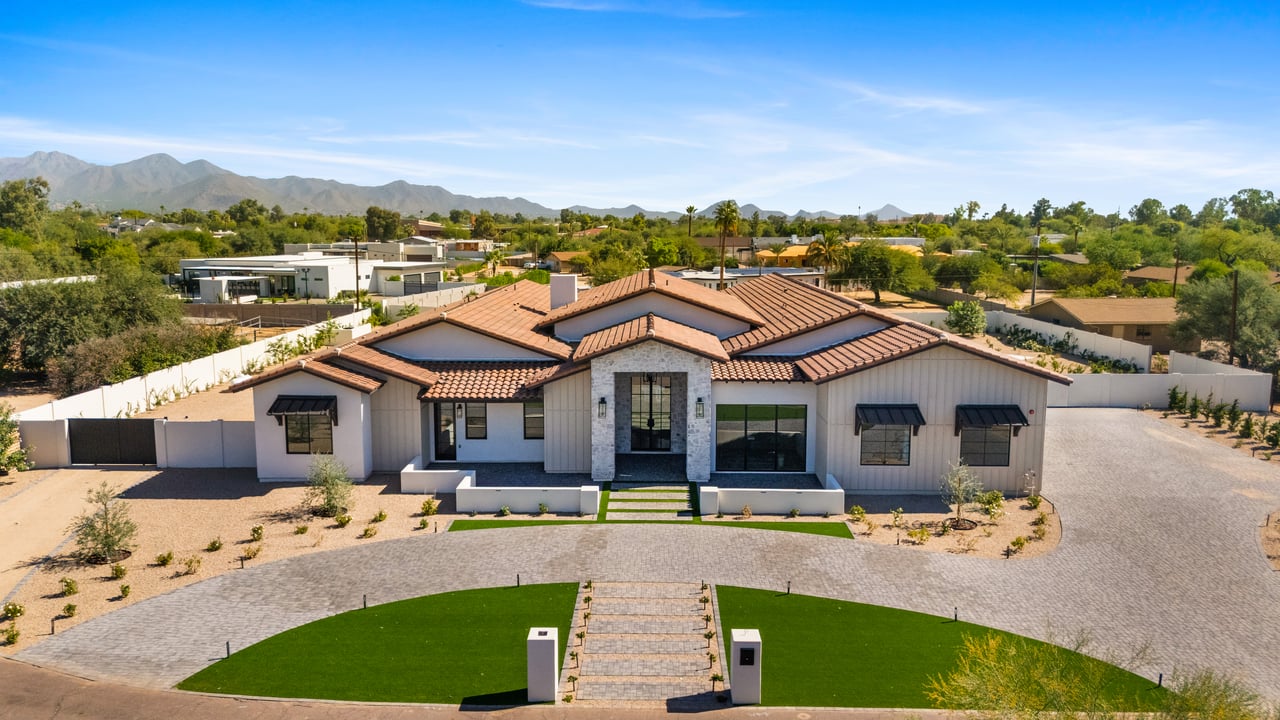 10809 North 82nd Place