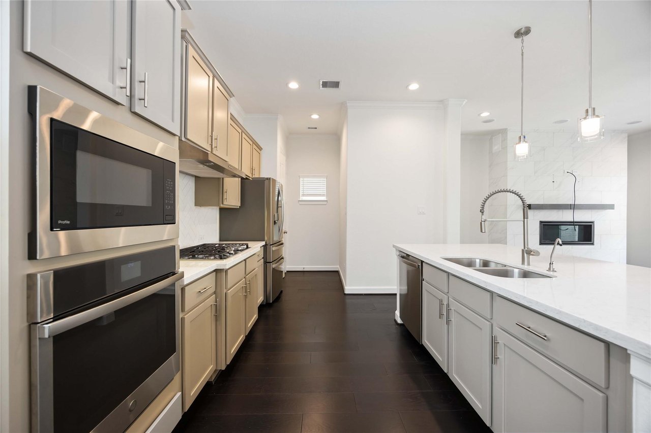 4012 Centre Valley Ln Houston, TX 77043