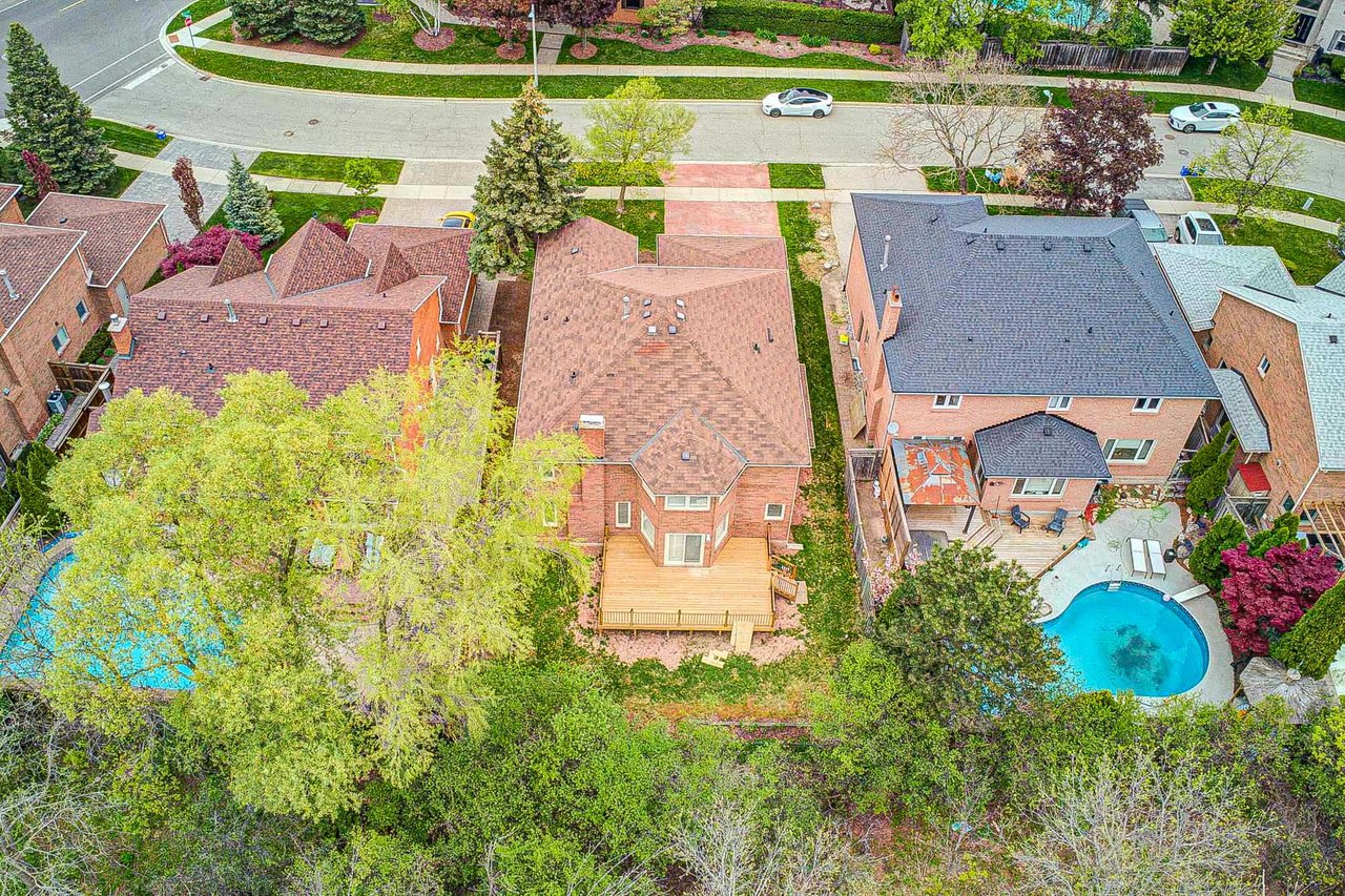 1126 Berkshire Crt