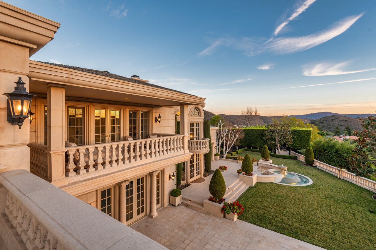 996 Vista Ridge Lane